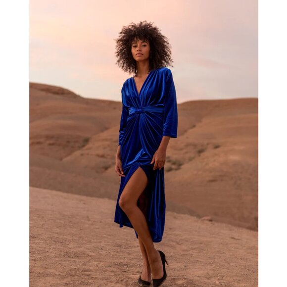 Velvet Elegance : Royal Velvet Dress – A Statement of Luxury - Picture 6 of 7